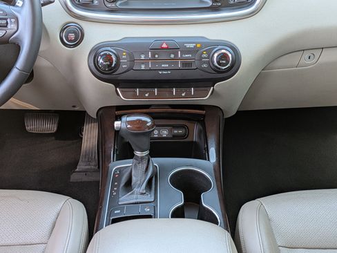 Used 2017 Kia Sorento EX w/ EX Premium Package image 24