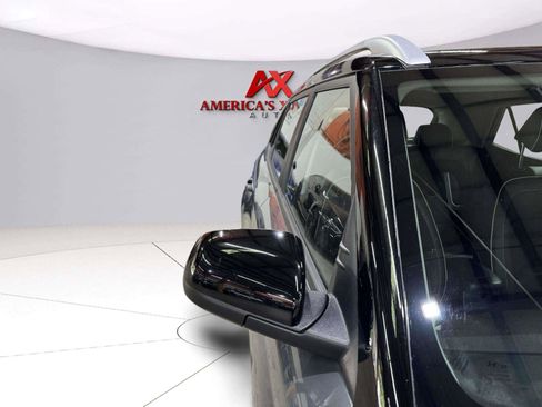 Used 2024 Hyundai Venue Limited FWD image 19