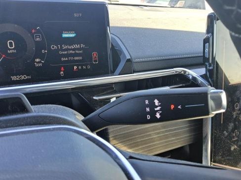 Used 2025 GMC Sierra EV Denali AWD/4WD image 3