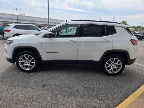 Used 2023 Jeep Compass Latitude AWD/4WD image 29