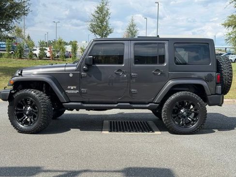 Used 2017 Jeep Wrangler Unlimited Sahara w/ Connectivity Group AWD/4WD image 4