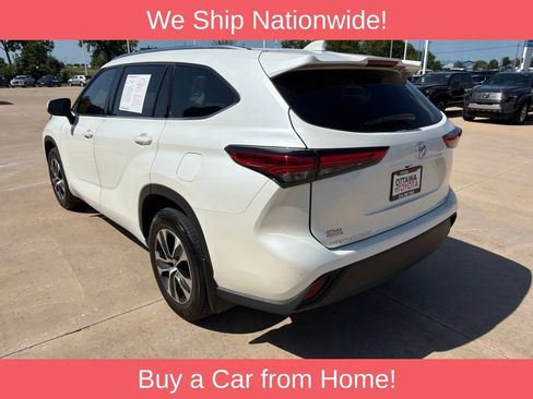 Used 2021 Toyota Highlander XLE AWD/4WD image 8