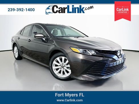 Used 2018 Toyota Camry LE image 1