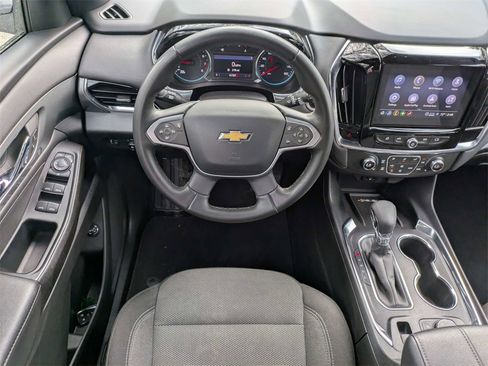 Used 2023 Chevrolet Traverse LT image 17