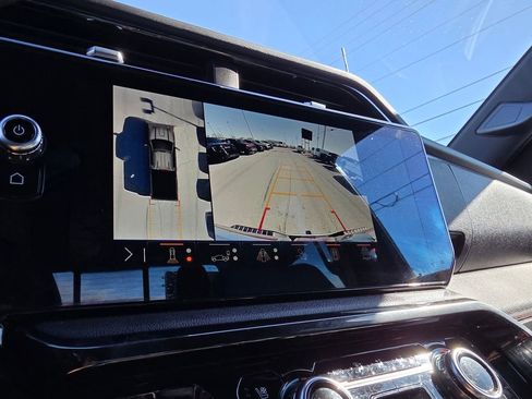 Used 2024 GMC Sierra 2500 AT4 image 17