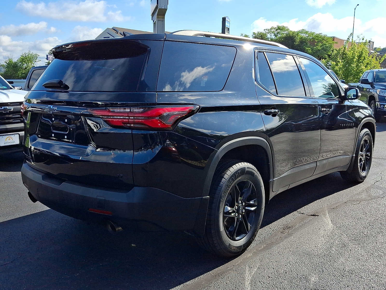 Used 2023 Chevrolet Traverse LT w/ Midnight/Sport Edition AWD/4WD image 6