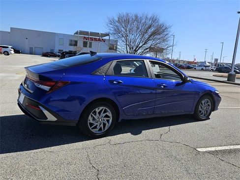 Used 2024 Hyundai Elantra SEL image 12