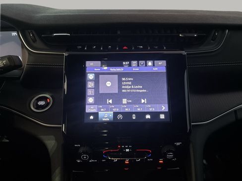 Used 2025 Jeep Grand Cherokee Laredo X image 21