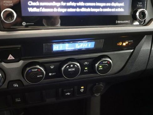 Used 2022 Toyota Tacoma TRD Off-Road image 24