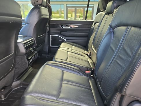 Used 2022 Jeep Wagoneer Series II AWD/4WD image 14