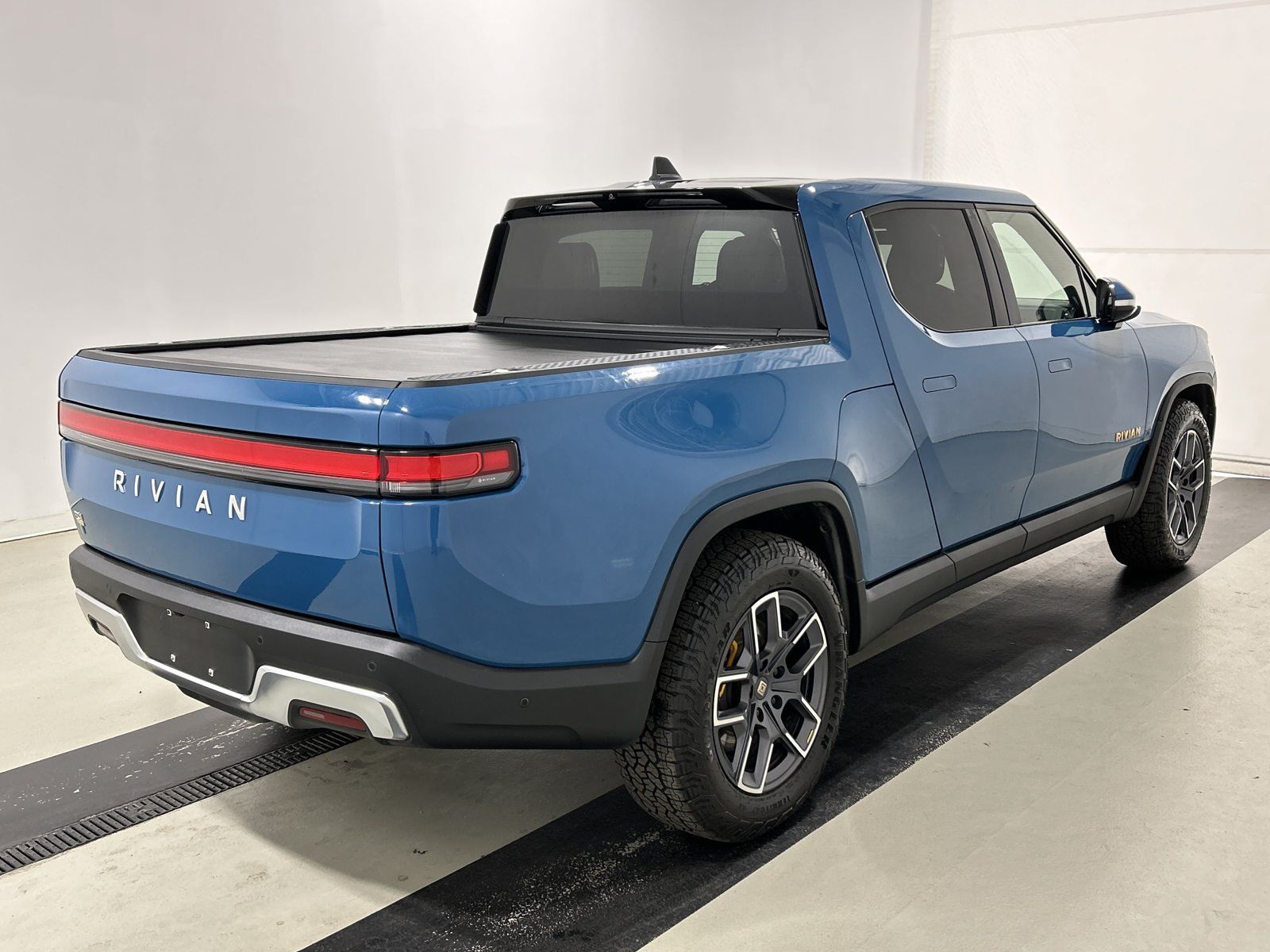 Used 2022 Rivian R1T Adventure AWD/4WD image 5