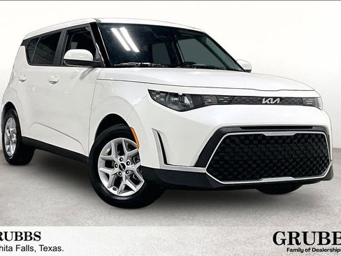 Used 2025 Kia Soul LX FWD image 1