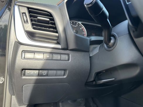 Certified 2023 Nissan Rogue SV FWD image 28