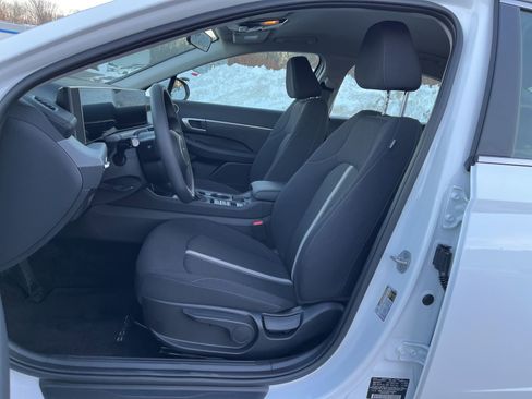 Certified 2025 Hyundai Sonata SE image 13