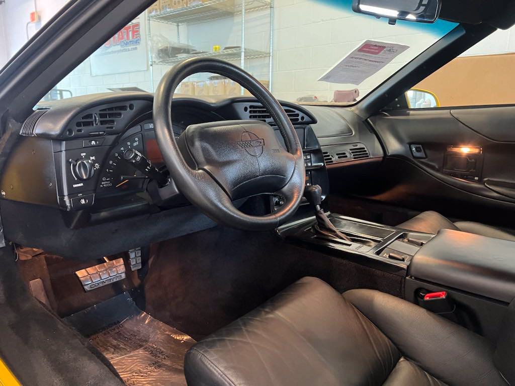 Used 1995 Chevrolet Corvette Convertible RWD image 13