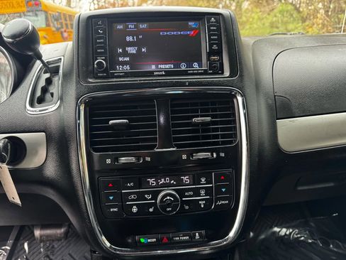 Used 2018 Dodge Grand Caravan GT image 16