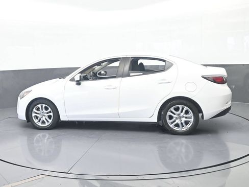 Used 2017 Toyota Yaris iA FWD image 3