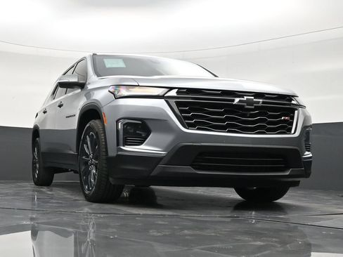 Used 2023 Chevrolet Traverse RS FWD image 23