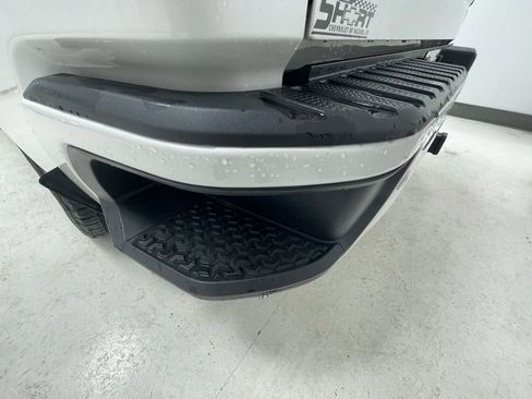 Used 2022 Chevrolet Silverado 1500 High Country w/ High Country Premium Package AWD/4WD image 9