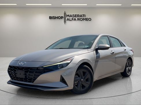 Used 2022 Hyundai Elantra SEL FWD image 3