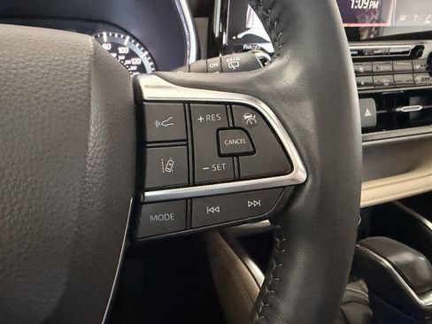 Used 2021 Toyota Highlander Platinum FWD image 29
