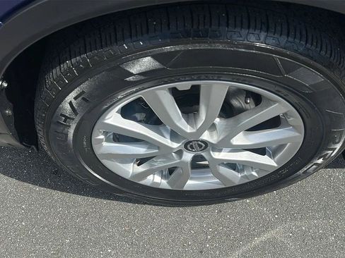 Used 2018 Nissan Rogue SV FWD image 17