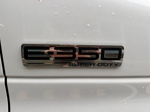 Used 2017 Ford E-350 and Econoline 350 Super Duty RWD image 19