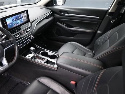 Used 2025 Nissan Altima 2.5 SR w/ SR Premium Package FWD image 16