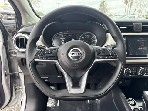 Used 2021 Nissan Versa SV image 25
