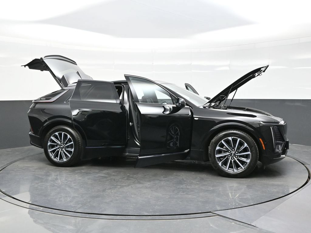 Certified 2025 Cadillac Lyriq Luxury AWD/4WD image 44