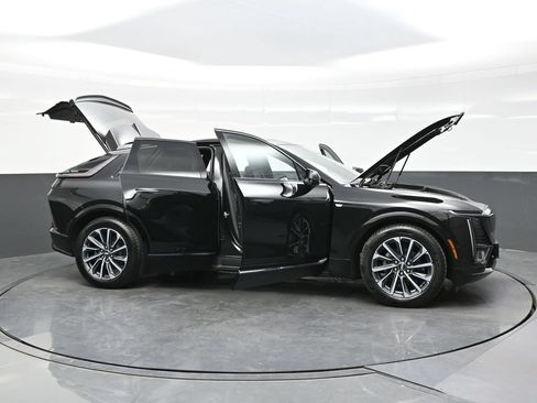 Certified 2025 Cadillac Lyriq Luxury AWD/4WD image 44