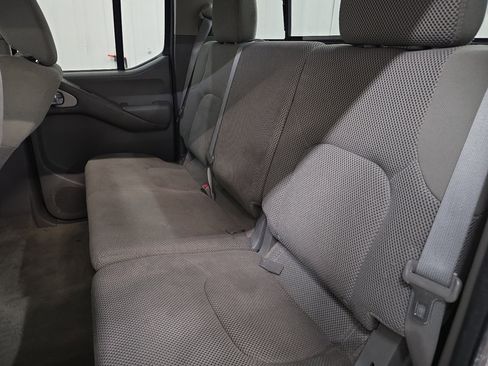 Used 2014 Nissan Frontier SV image 26