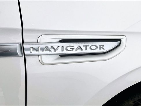 Used 2018 Lincoln Navigator Reserve w/ Technology Package image 41