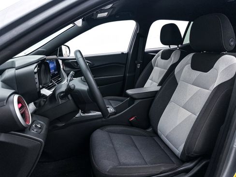 Used 2024 Chevrolet Trax RS w/ Driver Confidence Package image 13