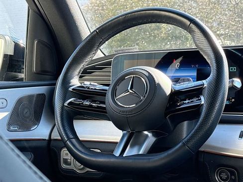 Used 2025 Mercedes-Benz GLS 580 4MATIC image 19