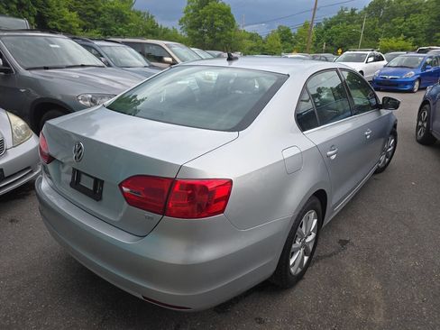 Used 2014 Volkswagen Jetta SE FWD image 4