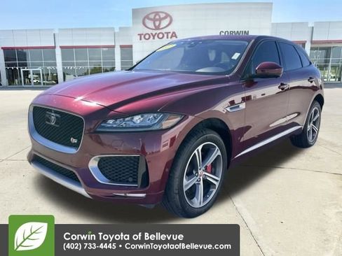 Used 2017 Jaguar F-PACE S image 7