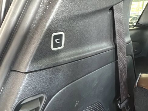 Used 2021 Chrysler Pacifica Limited w/ Uconnect Theater Family Group AWD/4WD image 40