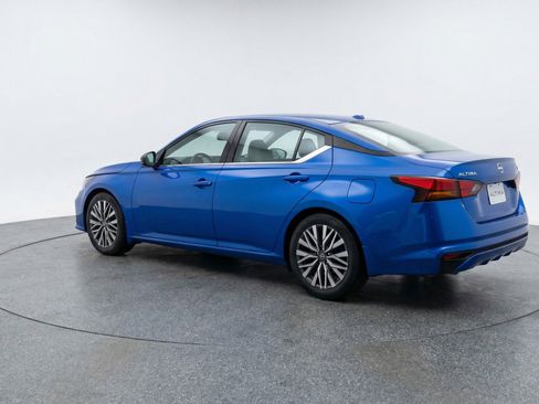 Used 2025 Nissan Altima 2.5 SV image 6