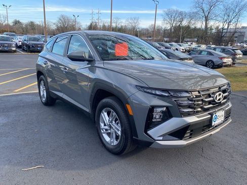 New 2025 Hyundai Tucson SE image 1