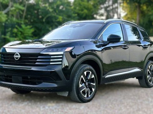 Used 2026 Nissan Kicks SV AWD/4WD image 1
