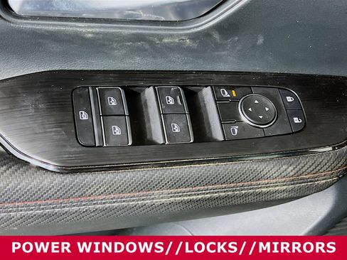 Certified 2025 Nissan Kicks SR image 20