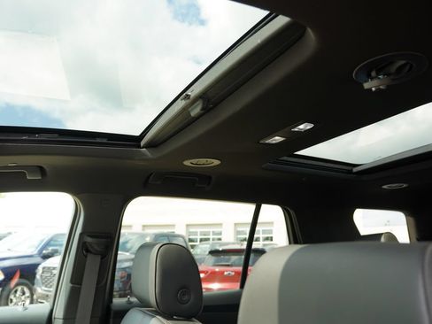 Used 2023 Chevrolet Traverse RS AWD/4WD image 5