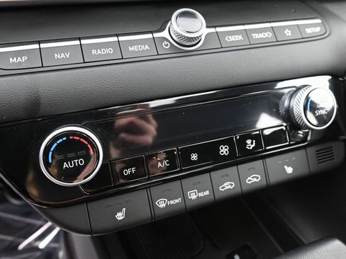 Certified 2024 Hyundai Elantra Limited FWD image 26