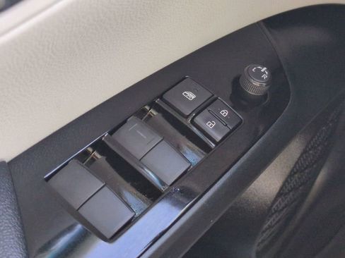 Certified 2022 Toyota Prius Limited image 25