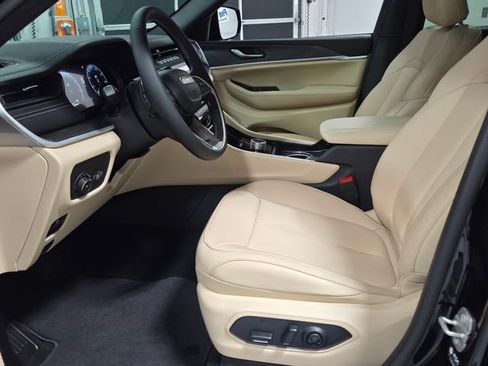 New 2026 Jeep Grand Cherokee L Limited w/ Limited Altitude Package RWD image 5