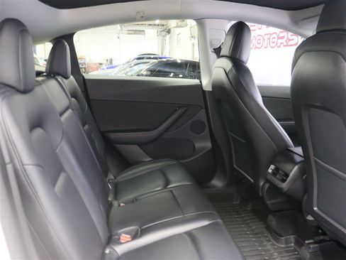 Used 2021 Tesla Model Y Long Range AWD/4WD image 20