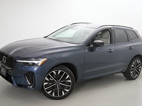 Certified 2026 Volvo XC60 B5 Ultra AWD/4WD image 3
