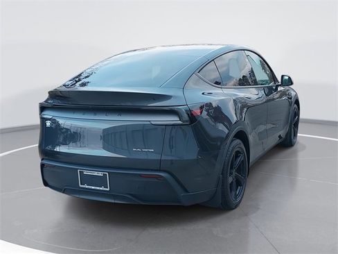 Used 2026 Tesla Model Y Long Range image 3