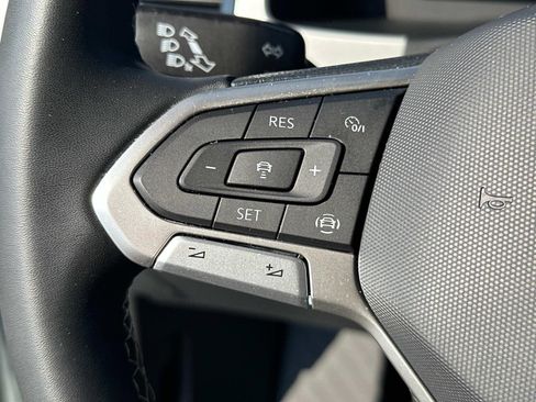 Certified 2022 Volkswagen Atlas Cross Sport SE image 15